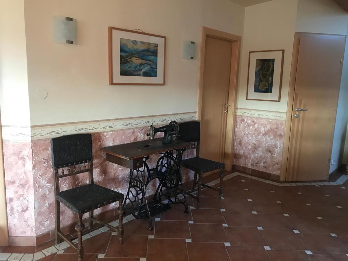 Helle, Offene Dachgeschosswohnung Mit Terrasse Oberloisdorf Εξωτερικό φωτογραφία
