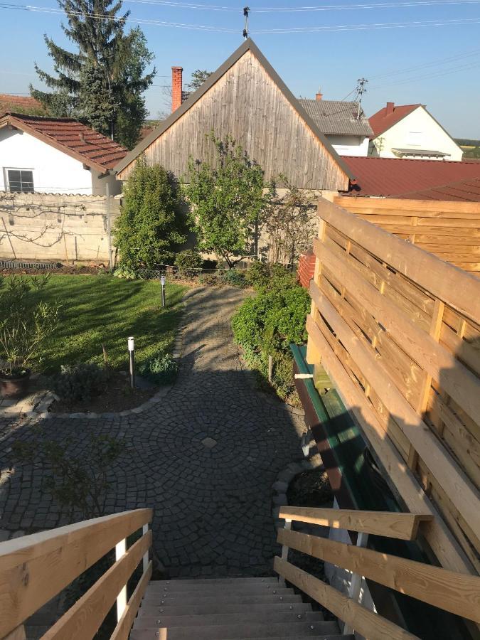 Helle, Offene Dachgeschosswohnung Mit Terrasse Oberloisdorf Εξωτερικό φωτογραφία